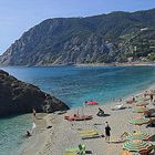 Monterosso...cinque terre...la spiaggia come d'agosto!...