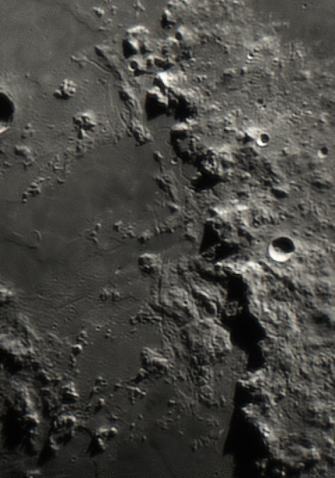 Montes Apenninus und Rimae am 07.05.2014 um 23:14 Uhr