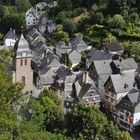 Montjoie - En admirant le quartier de la basilique catholique sur fond musical...