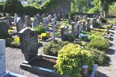 MONTJOIE - La cité médiévale - Le cimetière.