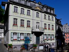 MONTJOIE - La cité médiévale - L'hôtel de ville.