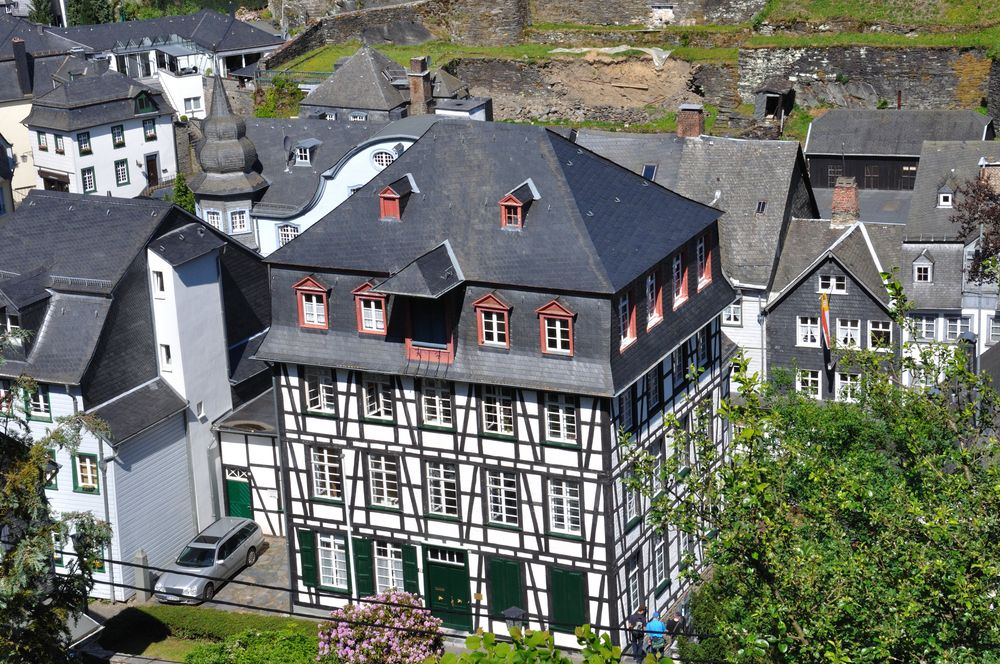 MONTJOIE - La cité médiévale - Prise de vue, à partir du château.