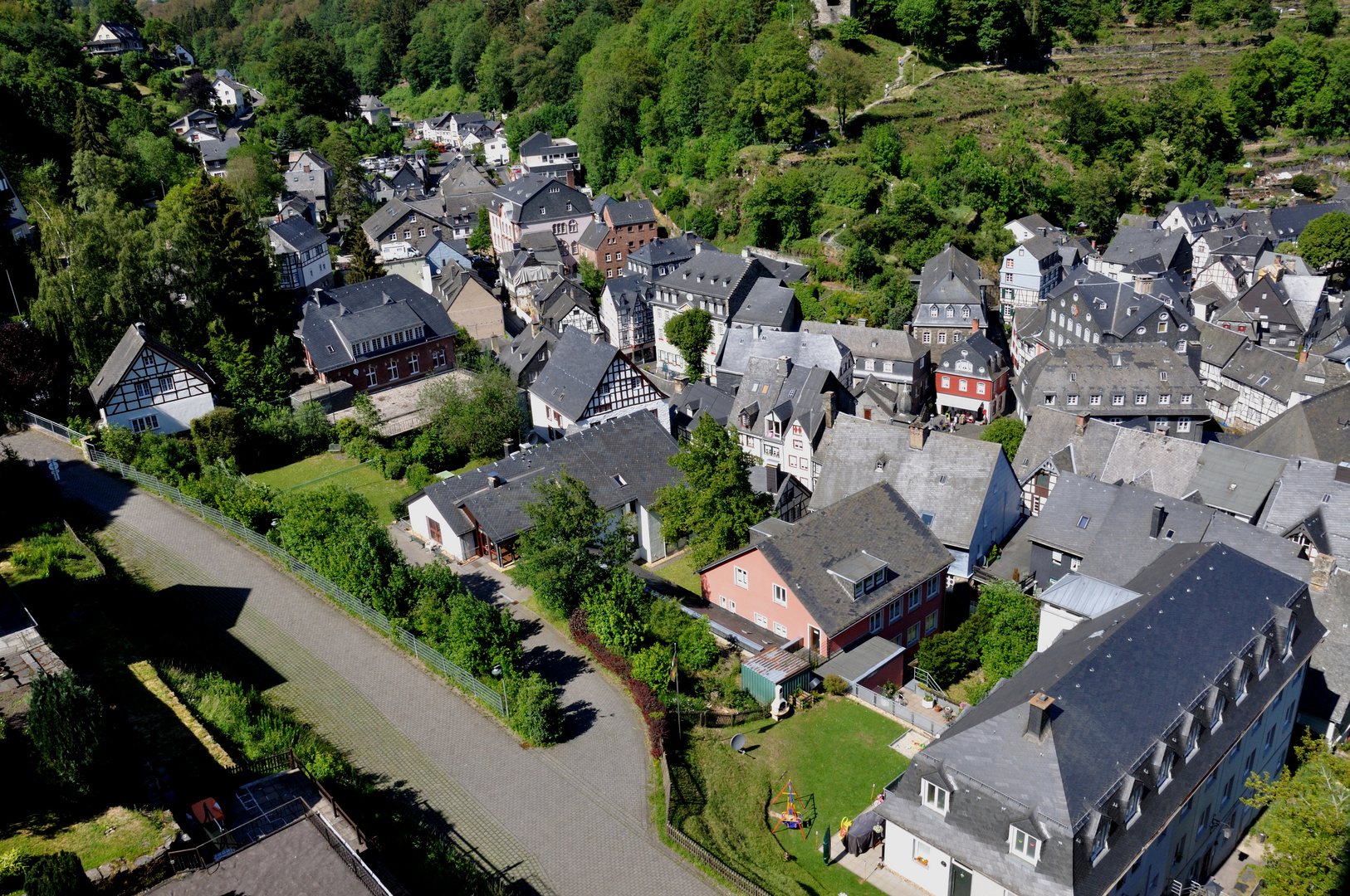 MONTJOIE - La cité médiévale - Vue panoramique.