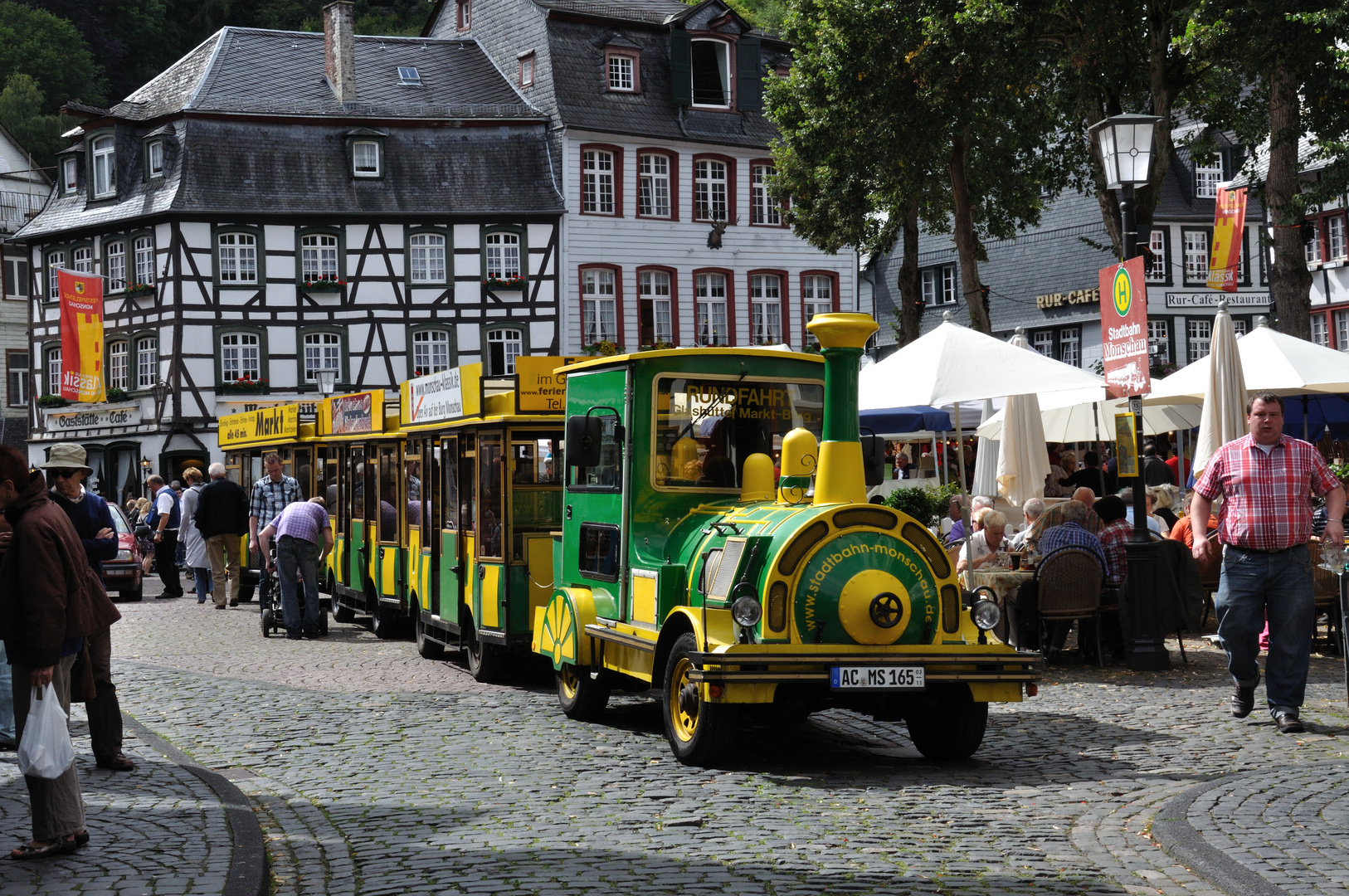 Montjoie - Le petit train touristique vert, sur fond musical...