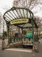 Montmartre - Place des Abbesses - Metro Abbesses 