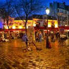 Montmartre quand la nuit tombe.