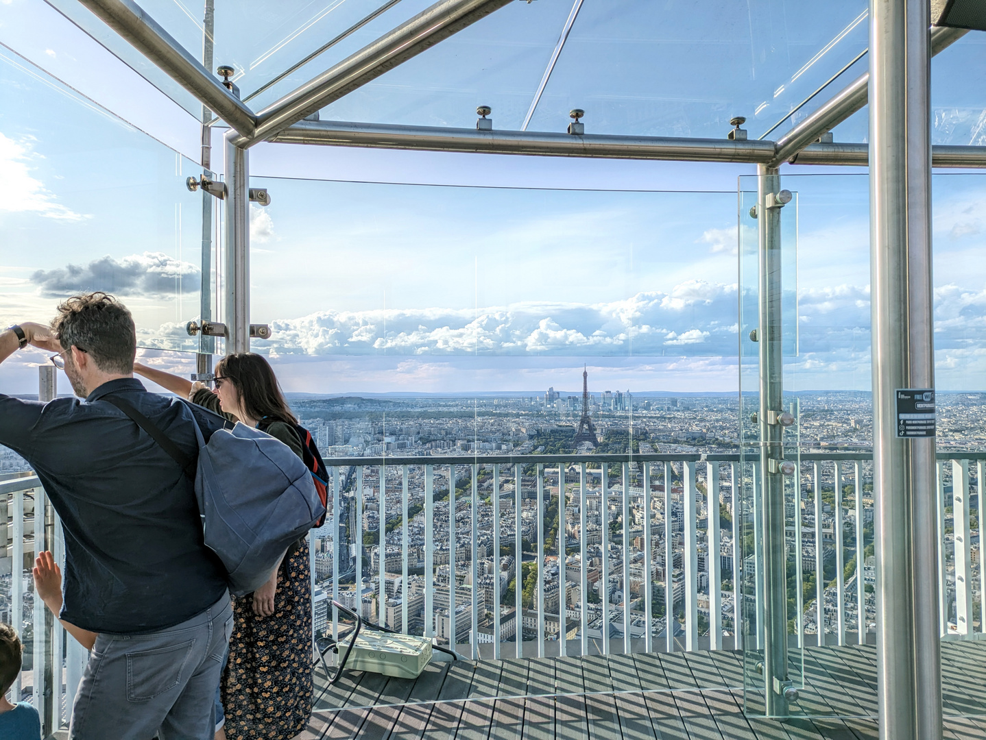 Montparnasse, just a couple admiring the horizon