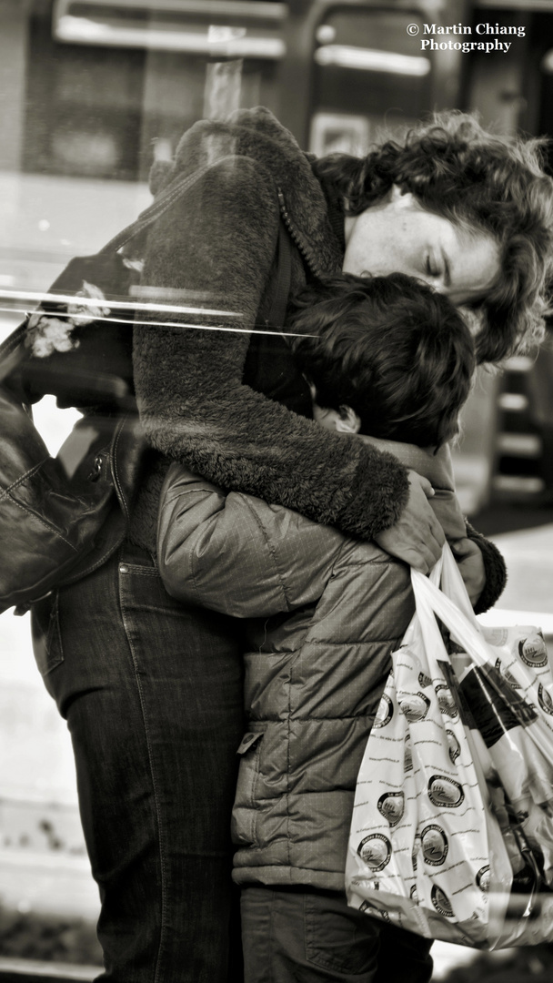 Montreux's platform - Mother and son