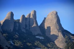 Montserrat mit Schnee 