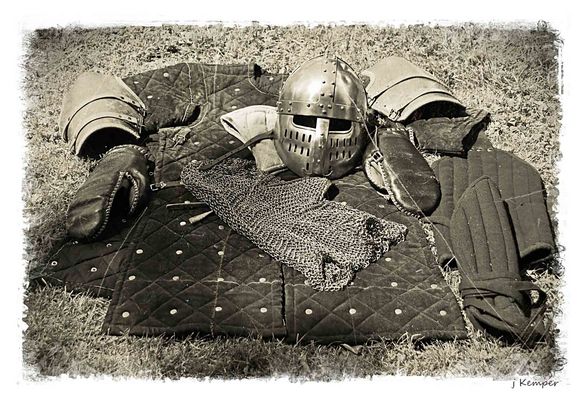 - Montur eines mittelalterlichen Ritters -