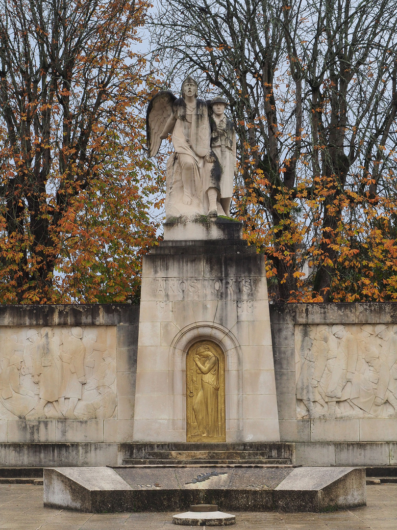 Monument aux morts  -  Place du 8 mai à Agen