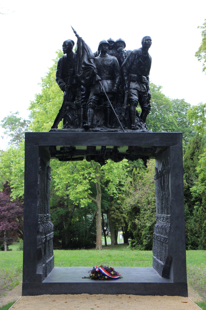 monument de l'armée noire ,parc de champagne !