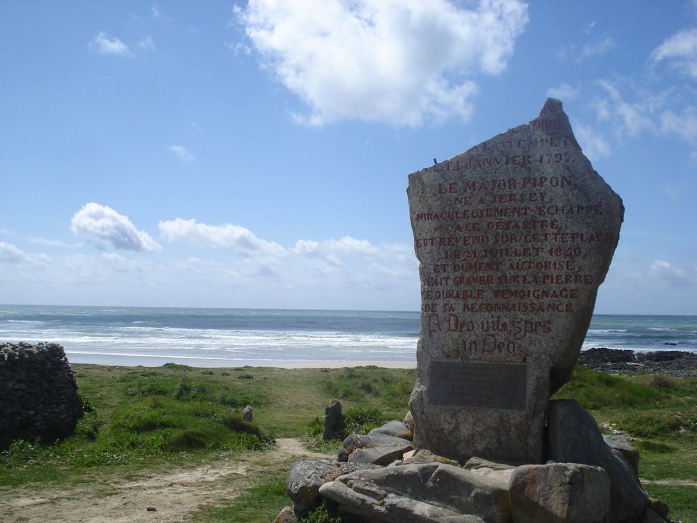 monument des droits de l homme commune de plozévet ( finistére )