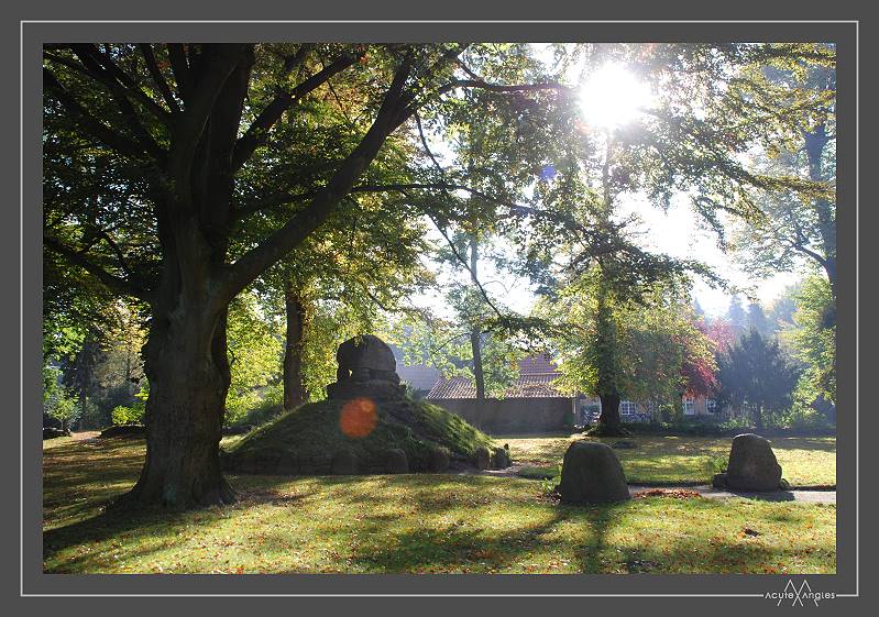 Monument im Herbstlicht