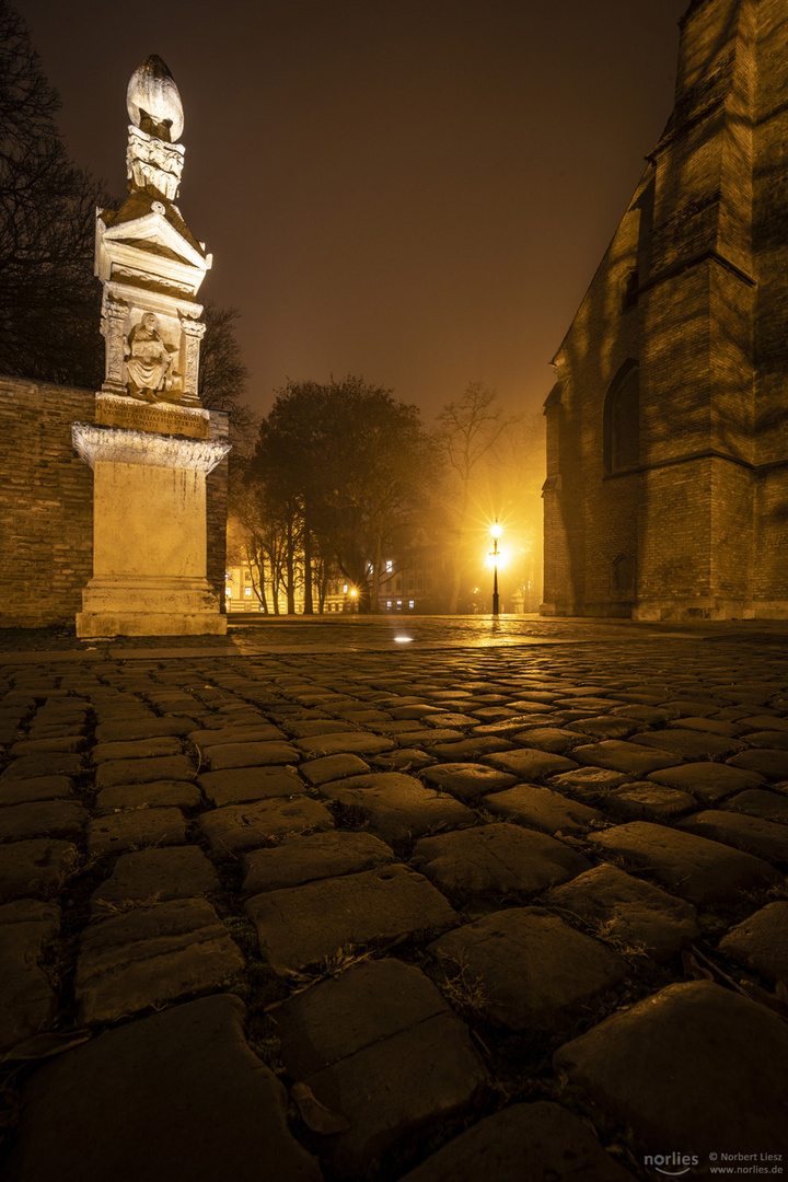 Monument im Licht