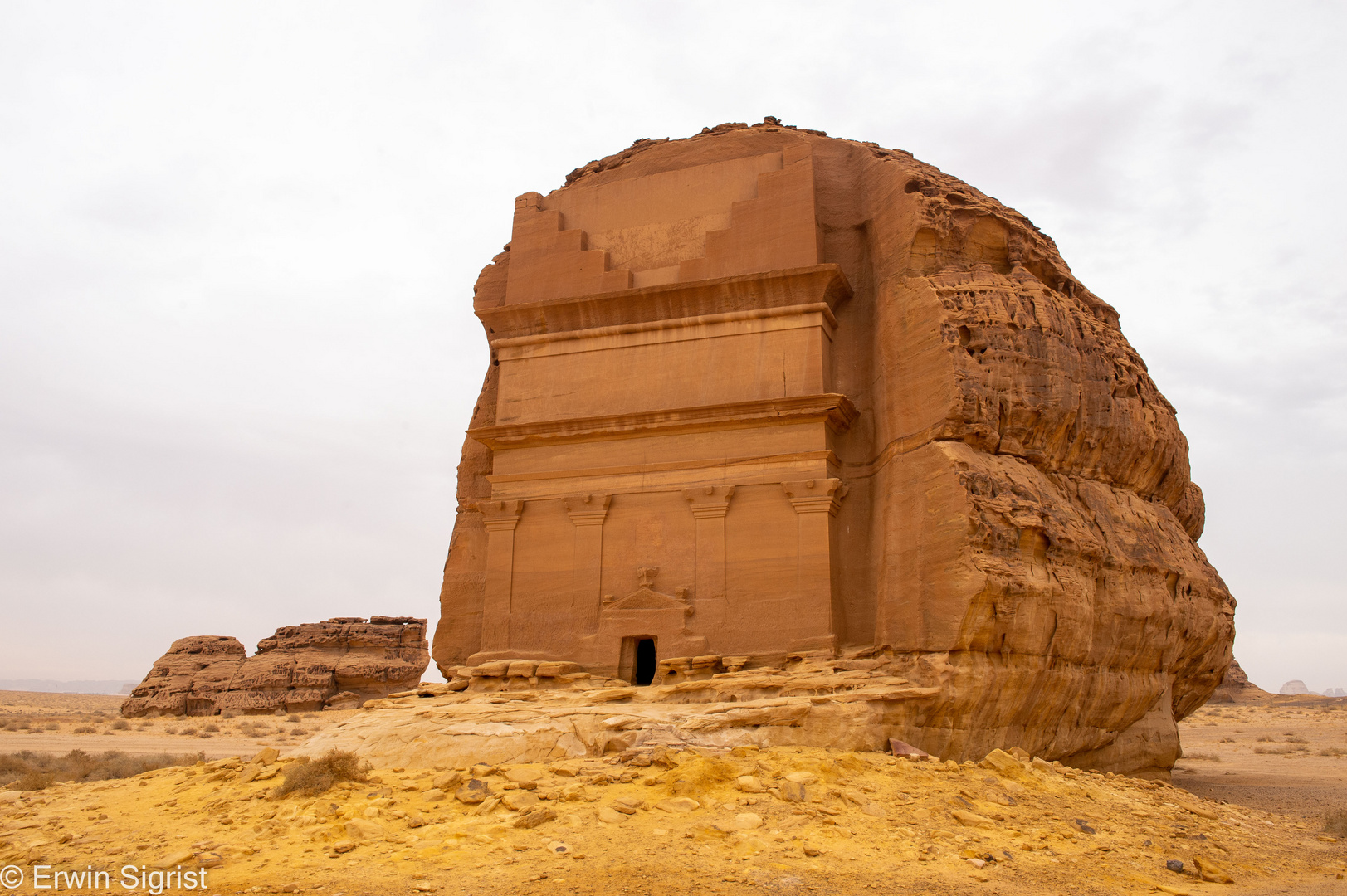 Monument in der Wüste bei Al Ula (Saudi Arabien)