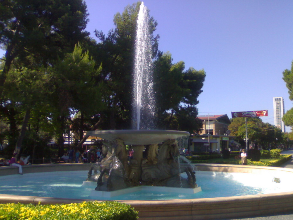 monument LA FONTANA with horses rimini