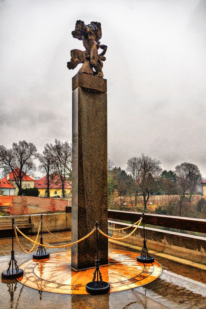 Monument mit Löwe