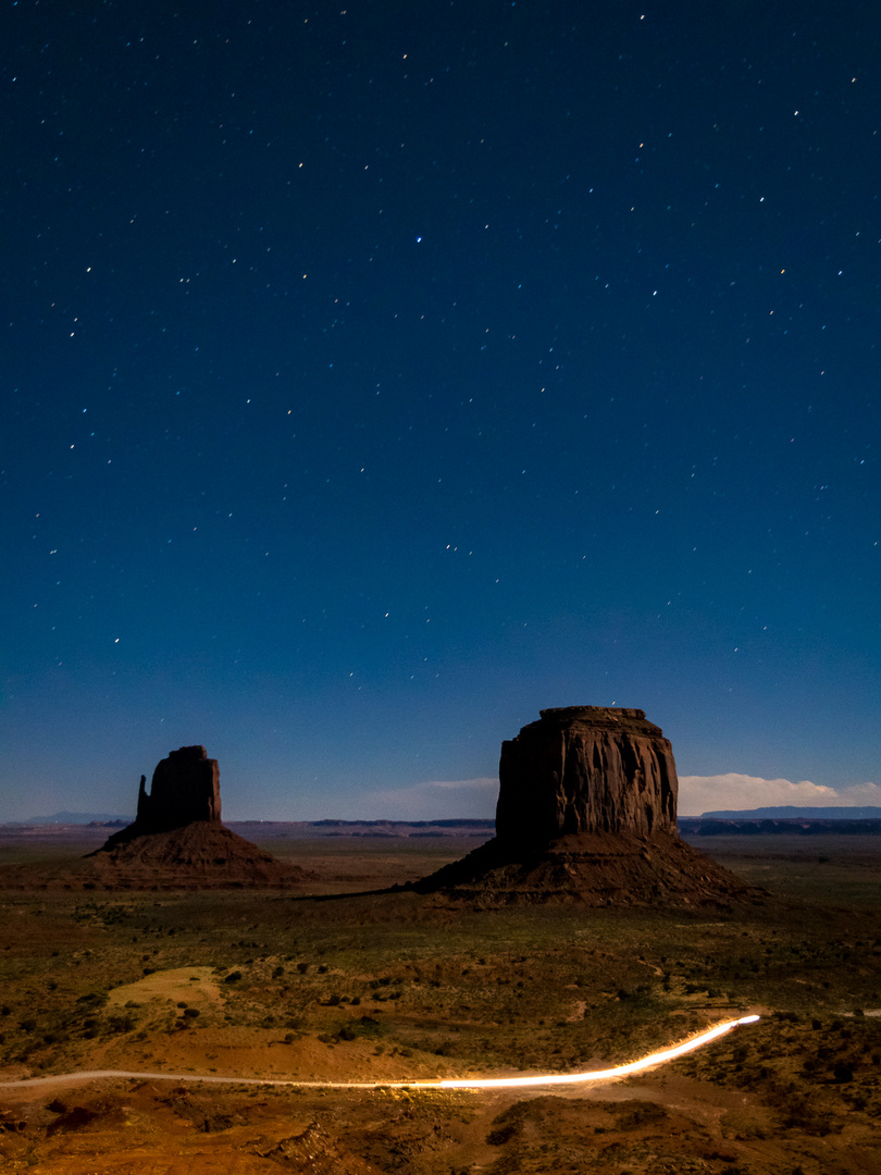 Monument Valley at night (USA)