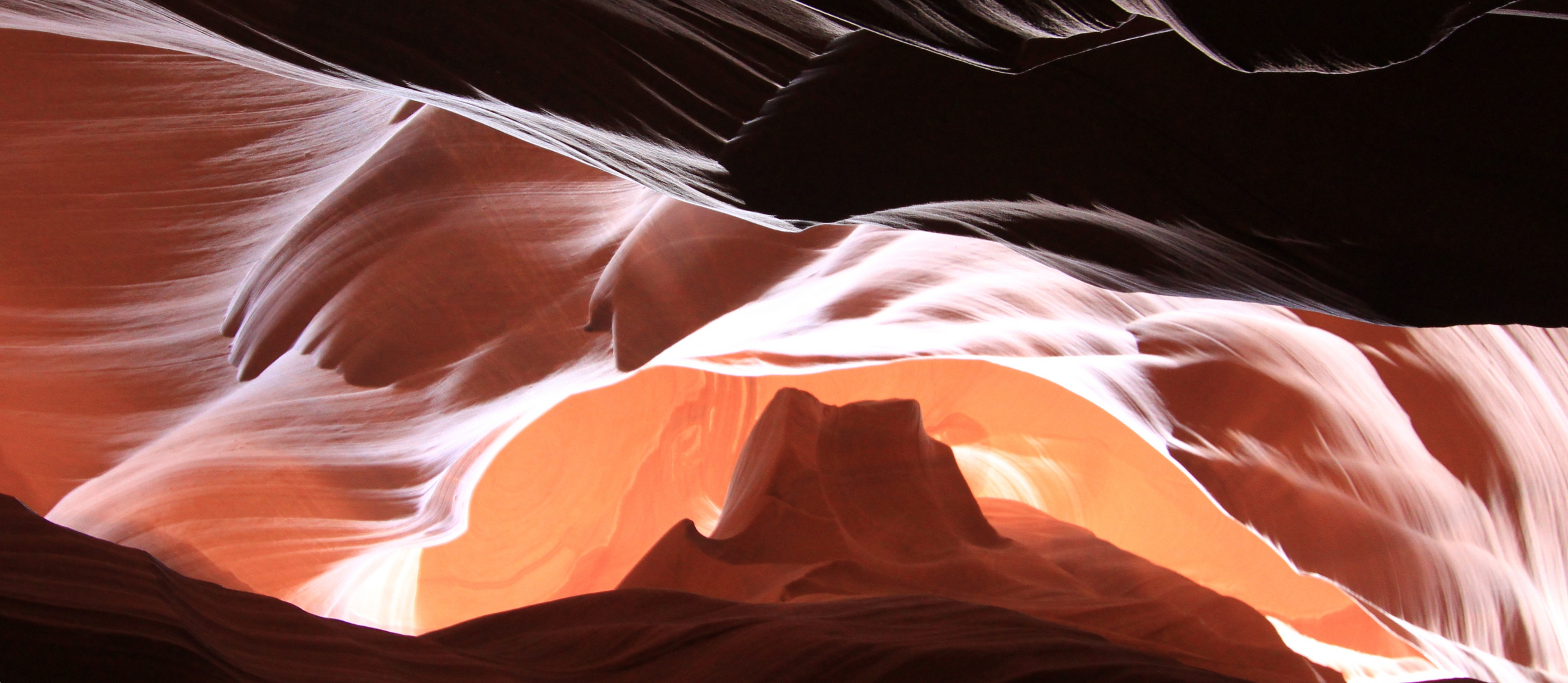 Monument Valley at sunrise (Antelope Canyon)