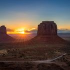 Monument Valley at sunrise (USA)