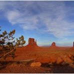 Monument Valley in den letzten Sonnenstrahlen