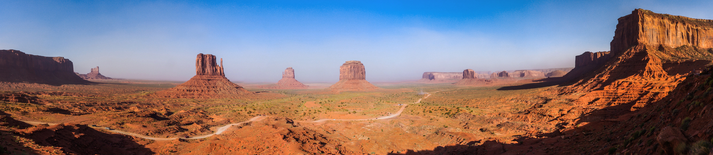 Monument-Valley mit dem abziehenden Sandsturm