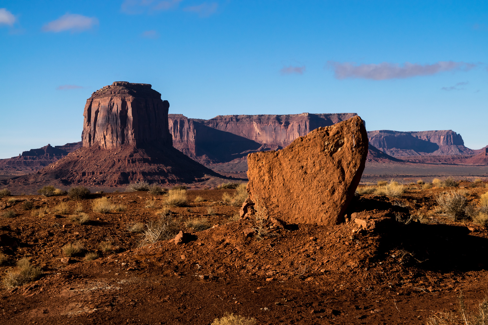 Monument Valley: Perspektivenspiel mit Merrick Butte und Sentinel Mesa