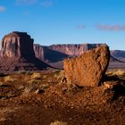 Monument Valley: Perspektivenspiel mit Merrick Butte und Sentinel Mesa