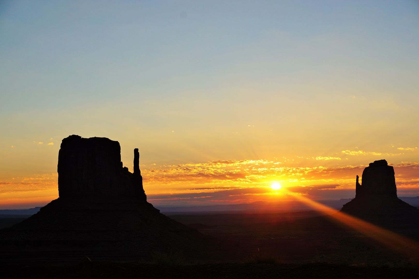 Monument Valley Sun rise