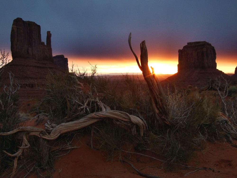 Monument Valley, Sunrise on 8 February 2009