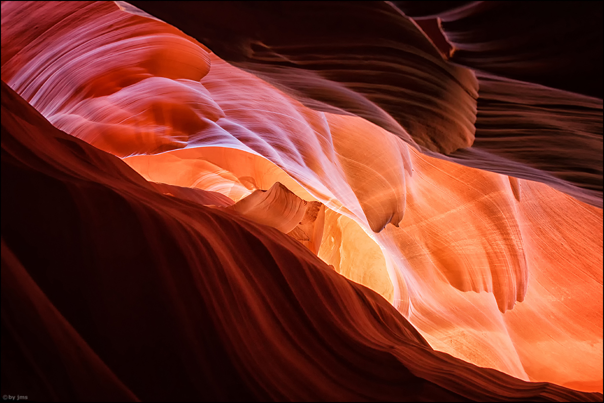 "monument valley view" im UPPER ANBTELOPE CANYON