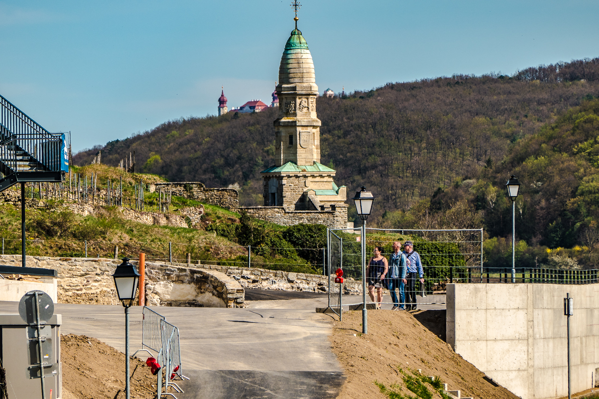 Monument von Bhst. Dürnstein aus gesehen 