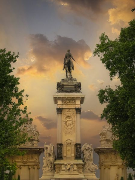 Monumento a Alfonso XII. Parque del Retiro. Madrid.