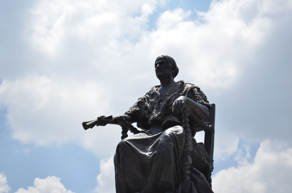 Monumento a Doña Josefa Ortiz de Dominguez by Vianney Castillon 