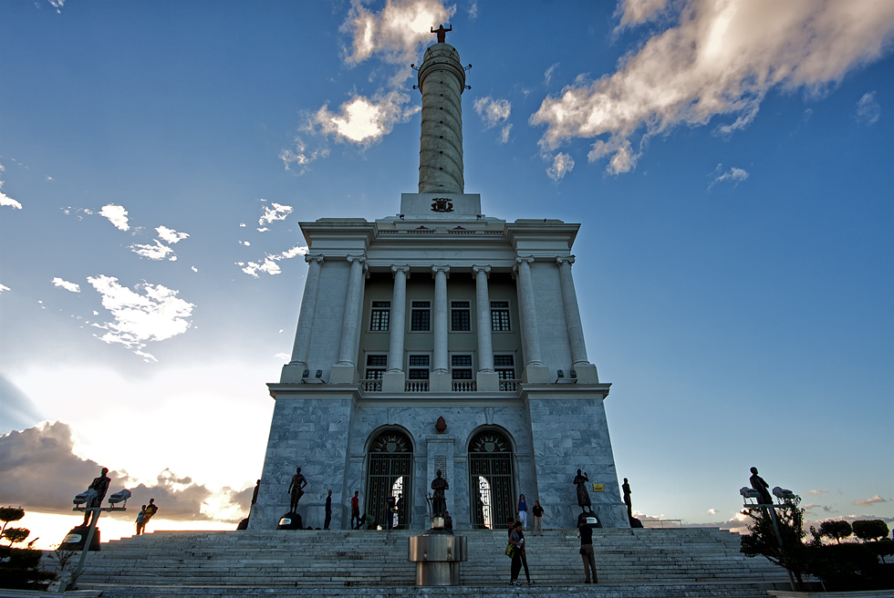 Monumento a los Héroes de la Restauración...