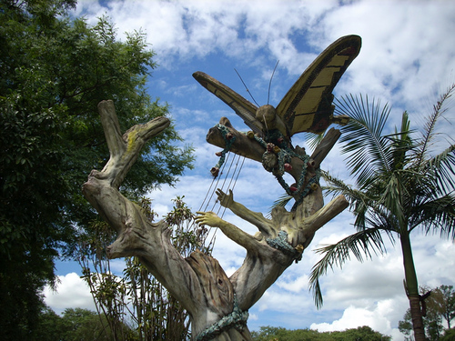 Monumento a Manuel Ortiz Guerrero - Panambi Vera (mariposa dorada)