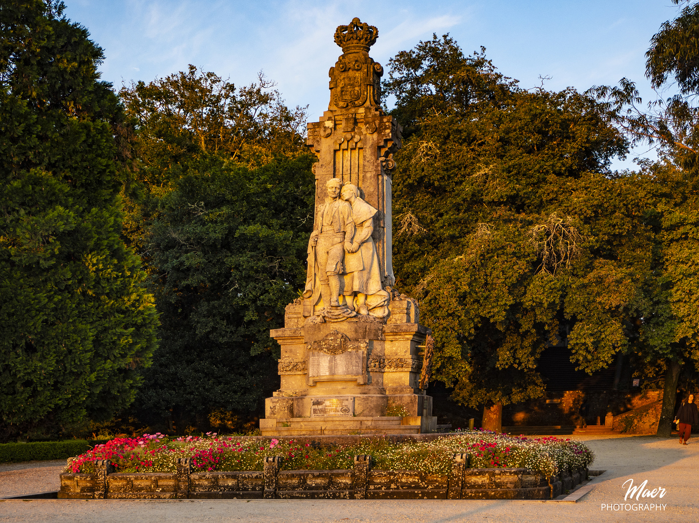 Monumento a una pareja de gallegos.