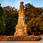 Monumento a una pareja de gallegos.