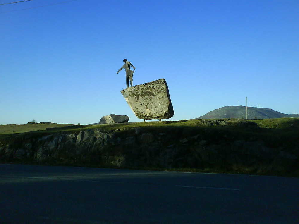 Monumento al emigrante(As Ermitas,Antas,A Lama,Pontevedra,España)