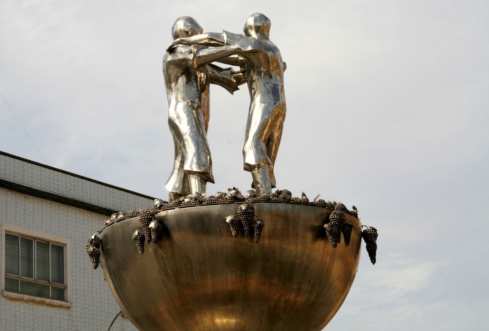 Monumento al viticultor en Andosilla (Navarra)