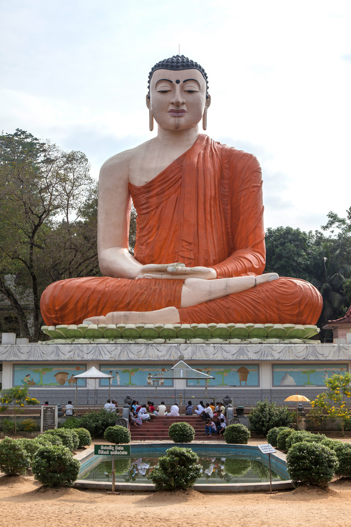 Monumetale Buddha Figur