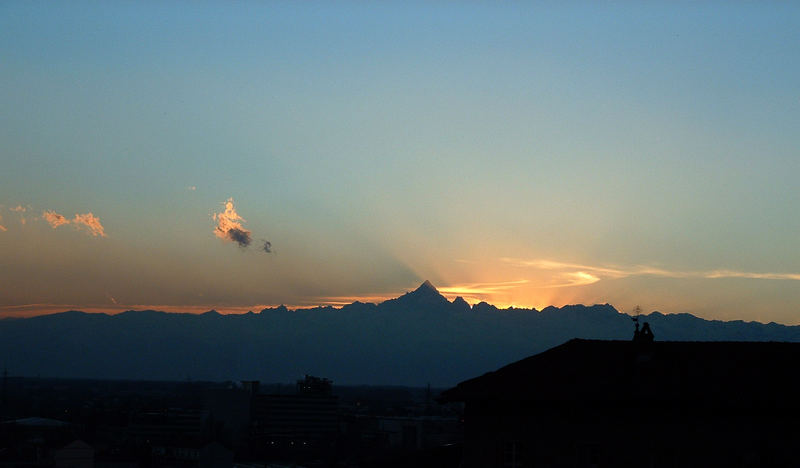 Monviso sullo sfondo