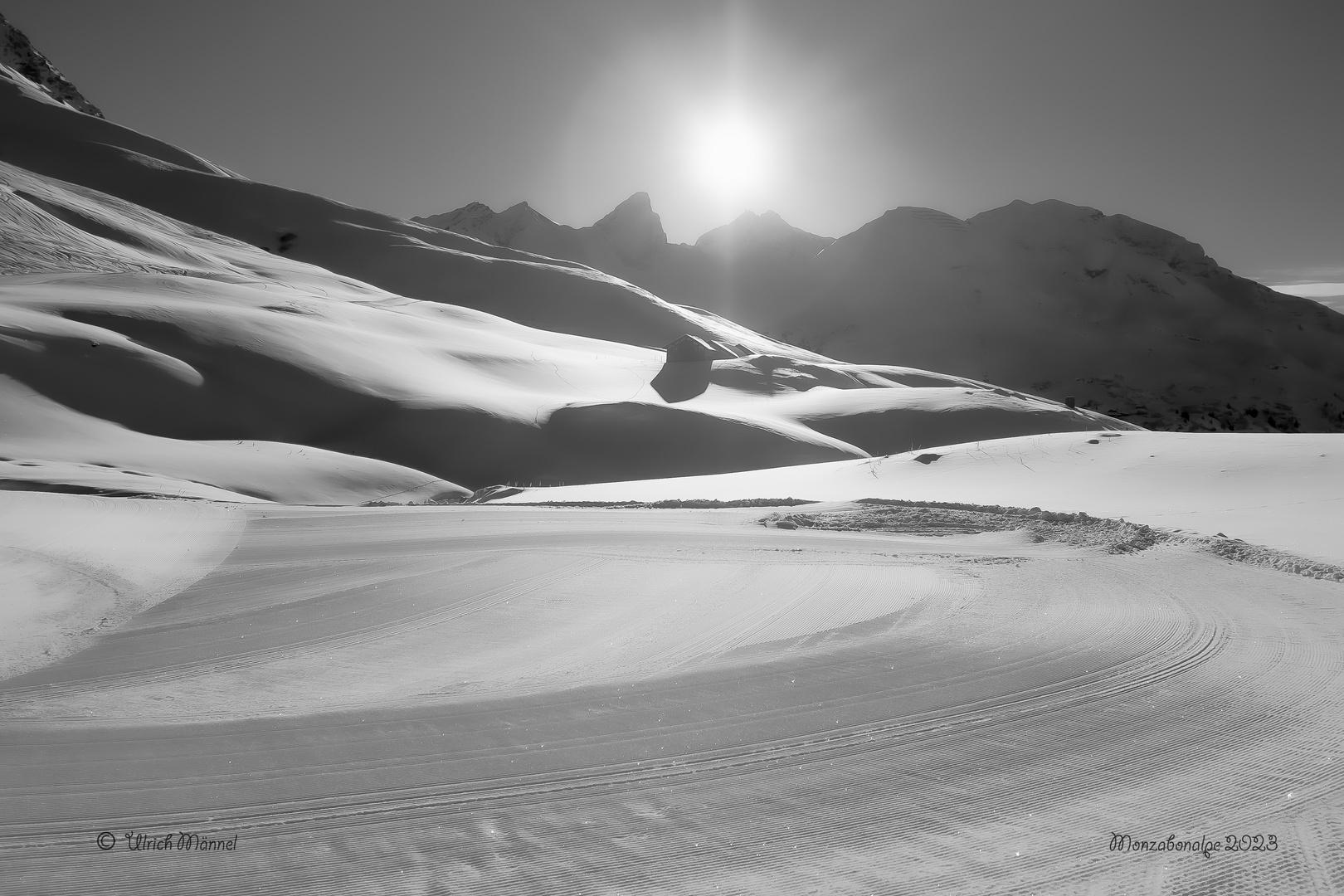 Monzabonalpe - Skigebiet Lech-Zürs. Valluge im Hintergrund