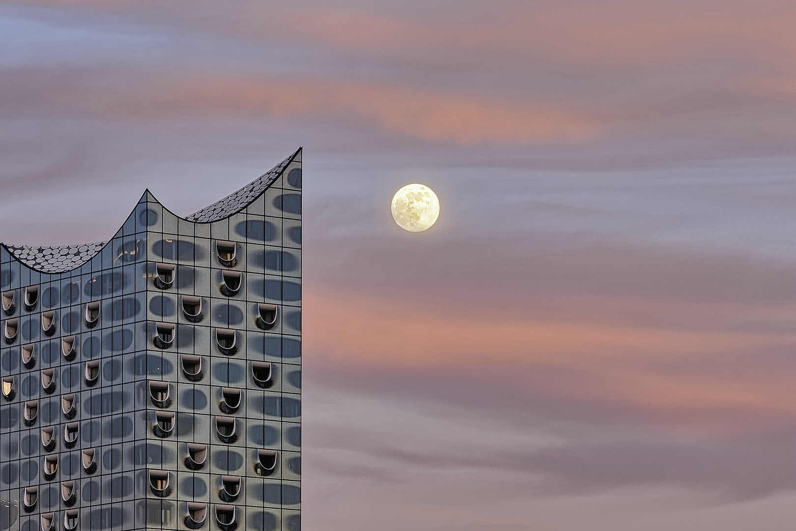 Moon meets Elphi