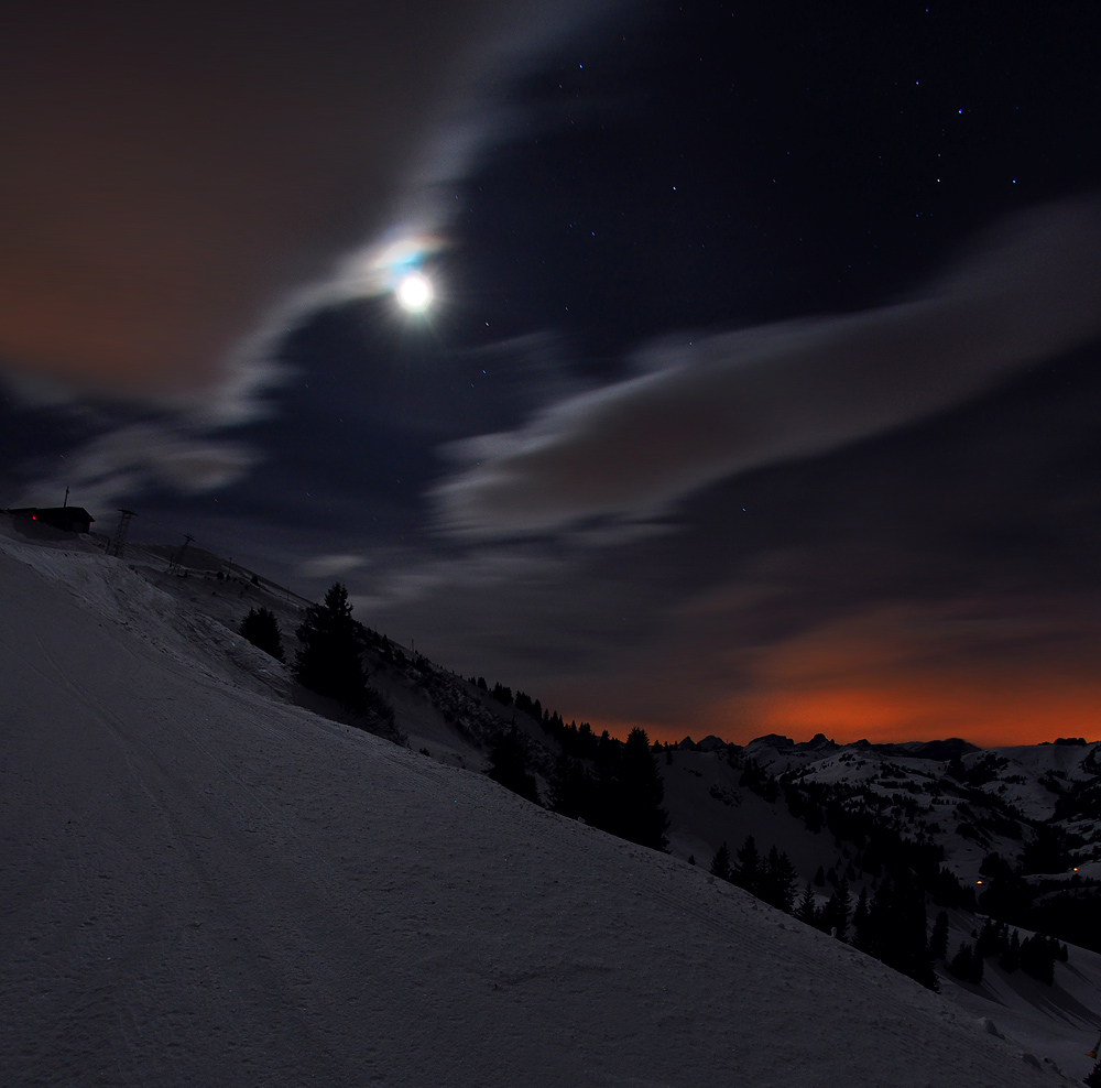 Moon över si Bärner Oberland (Rinderberg)