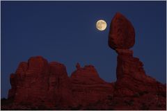 Moon over Balanced Rock