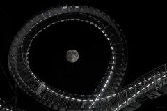 Moon over Berzelius Street