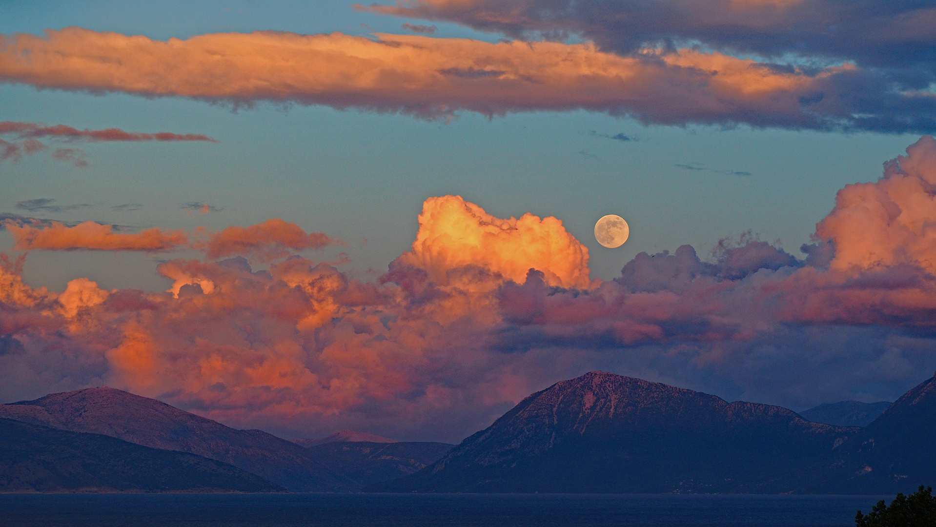 Moon-over-Ithaka