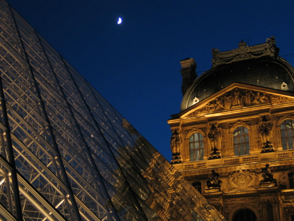 Moon over Louvre-Street